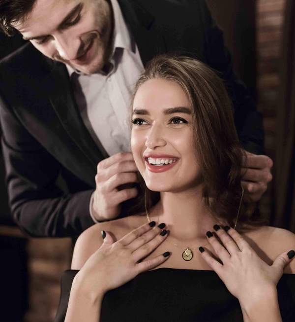 Choosing The Right Romantic Birthday Gifts For Wife